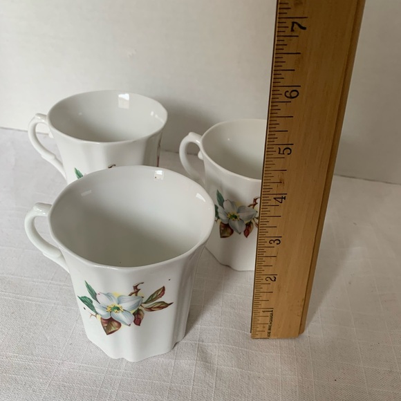 ROYAL GRAFTON | Set of 3 | Dogwood pattern. Bone China Mugs. - Picture 7 of 8